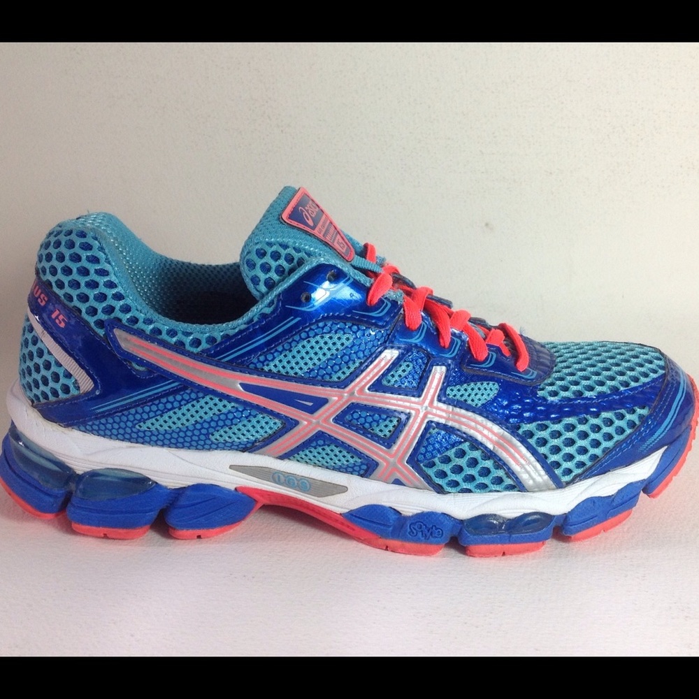 Women's ASICS Gel Cumulus 15 Athletic Shoes size 8